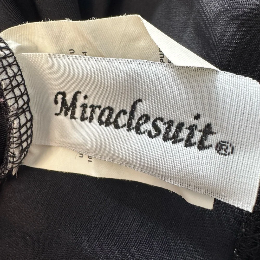 Miraclesuit Black and White Floral Tankini Top EUC 18W Resort Summer Swim
